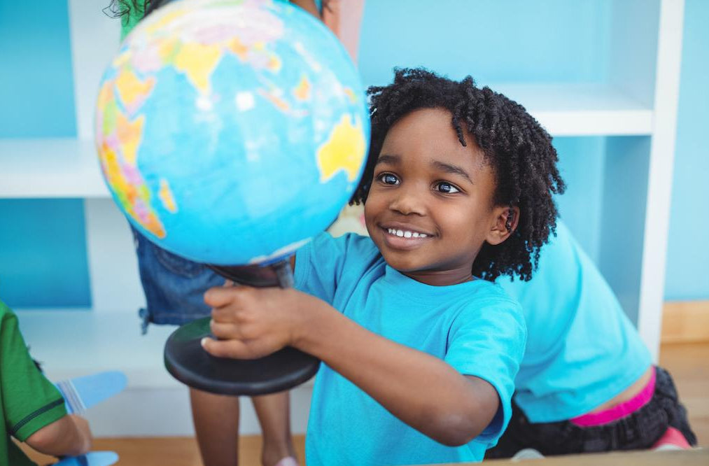 World Globe Mounting Styles: How to Choose a Globe’s Meridian